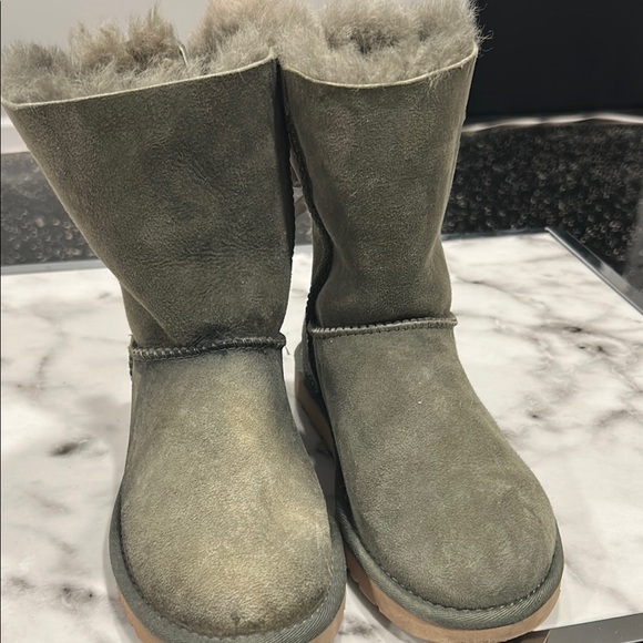 Damaged UGG Green Suede Fur-Lined Boots - Picture 1 of 7